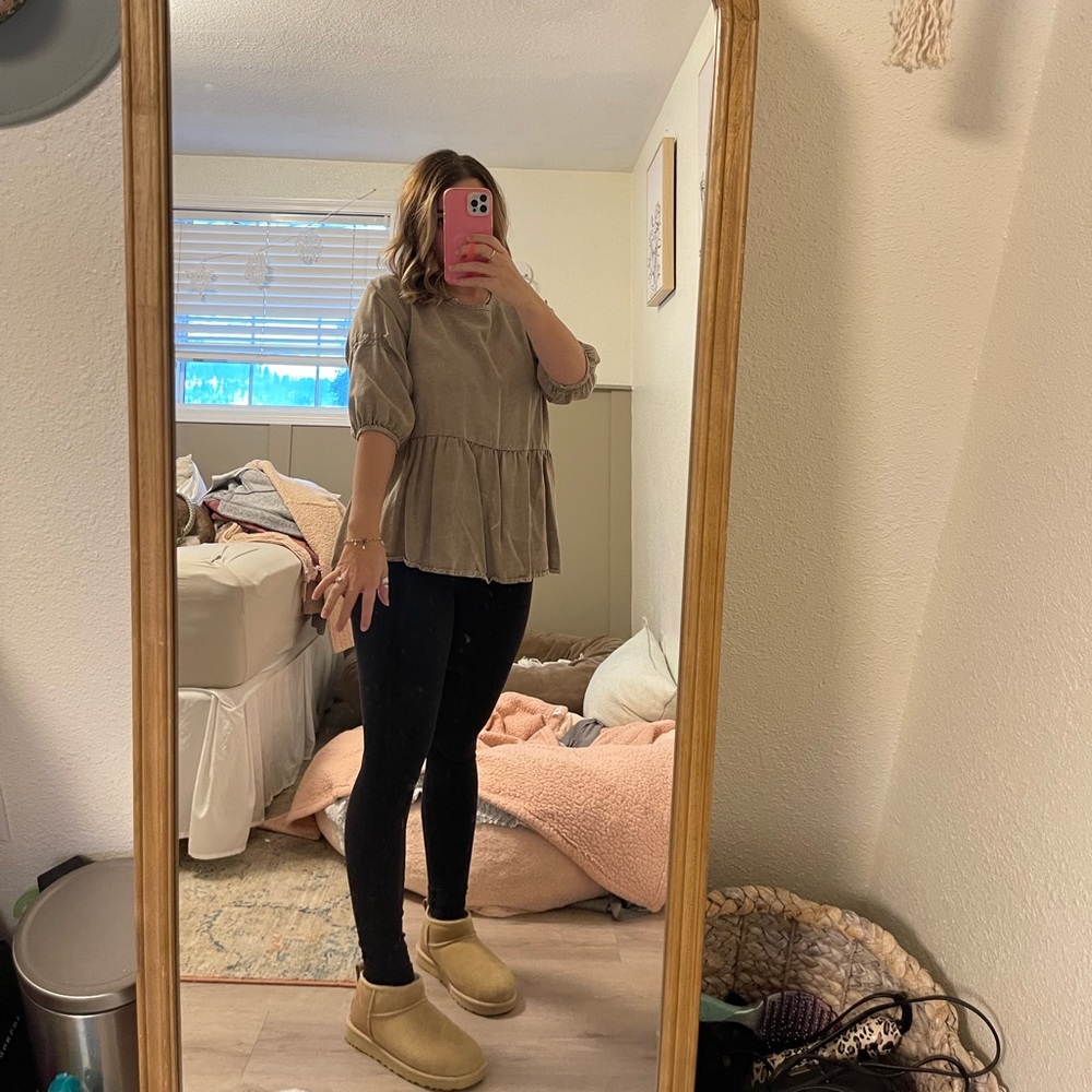 Three-quarter sleeve top